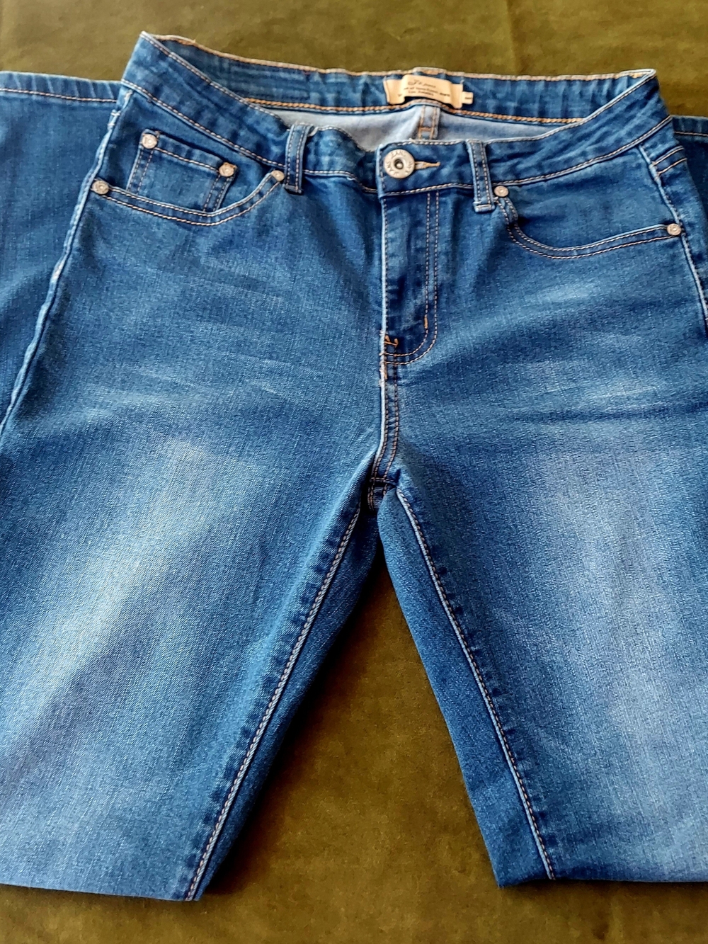Women’s Straight Skinny Leg Jeans - Med Blue Mild Distressing - Zip Fly Sz 9